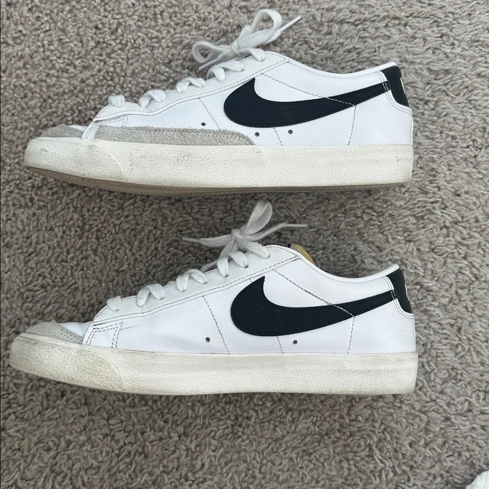 Nike Blazer Low 77 vintage White/Black sneakers women size 9.